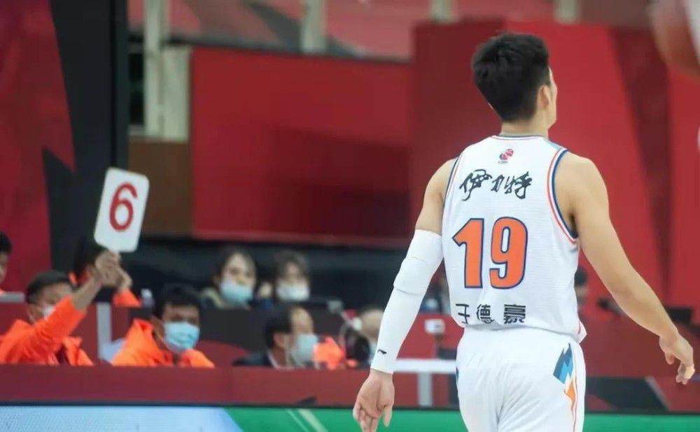 杰伦-布朗23投14中得到30分9板2帽拼到6犯离场今日NBA季中锦标赛，凯尔特人112-122不敌步行者。